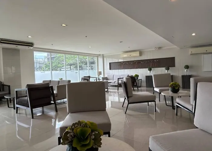 Skylake Staycation 3* Manila